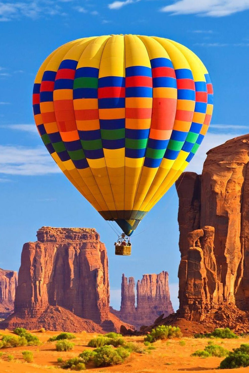 l0stship:  ballon in valley (source) (by stauros bakalis)  
