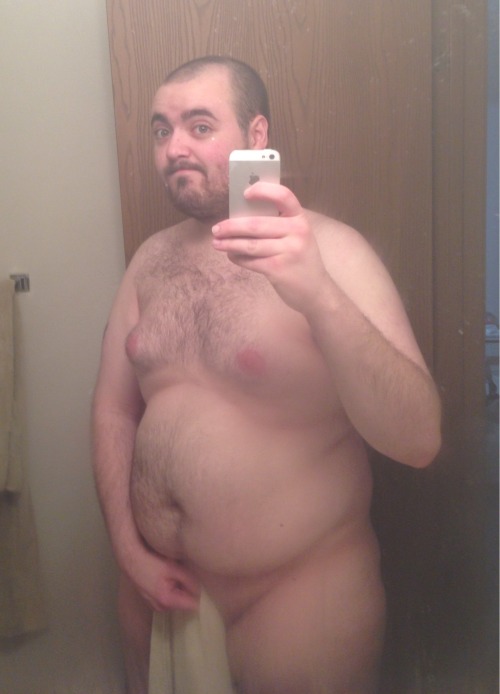 kabutocub:  cleverbearpun:  imhereforthemen:  Just stepped out of the shower. Looks a little steamy in there. (cleverbearpun)    I did a thing.  nom nom