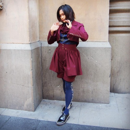 Red and blue. Too bad I don’t have red shoes that match!Atelier Boz: Christine Short Jacket + Merek 