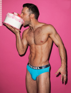 mancrushoftheday:  Harry Judd for Attitude magazine (via @man_crush)