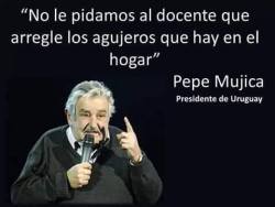 segurito:  En la casa se aprende a: Saludar, dar las gracias, ser limpio, ser honesto, ser puntual, ser correcto, hablar bien, no decir groserías, respetar a los semejantes y a los no tan semejantes, ser solidario, comer con la boca cerrada, no robar,