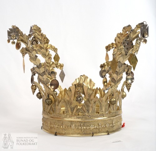 a-hulder:Traditional Norwegian bridal crowns