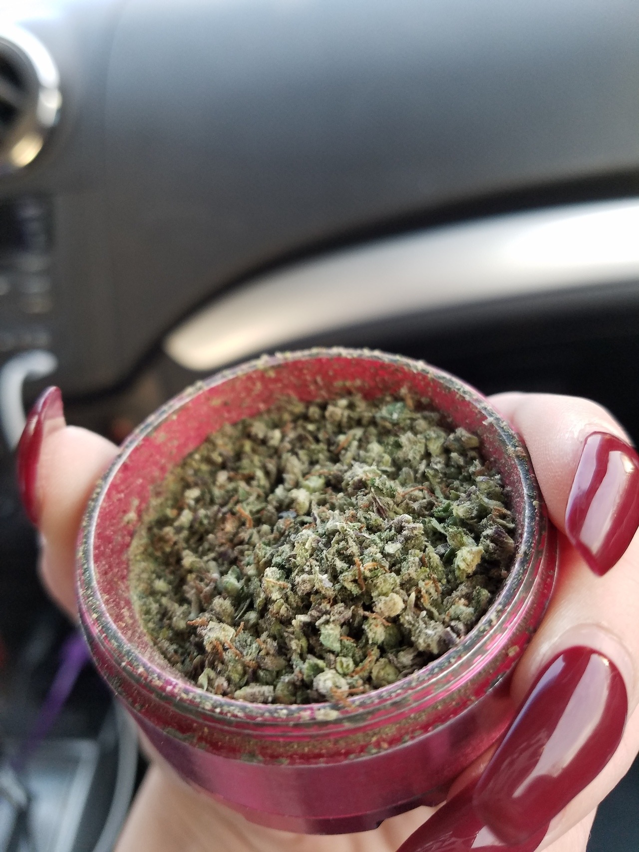indica-illusions:  indica-illusions:  Ahh how I love grinding up bud and watching