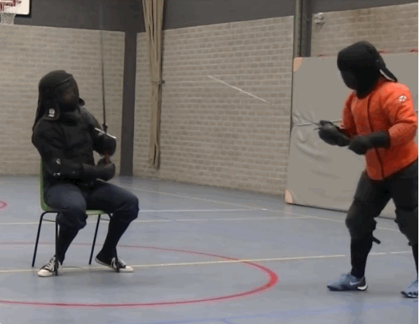 neonnoble:  mindhost:  The art of longsword Flynning, exhibit G: Defending one’s
