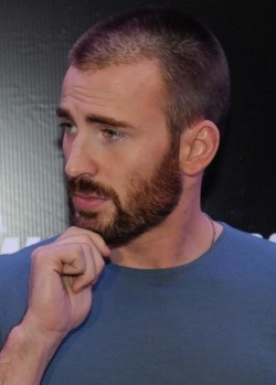 fassyanon:  apparently, i have a need for chris evans right now. go figure…  *Gasp!!!How dare you be so beautiful Chris.