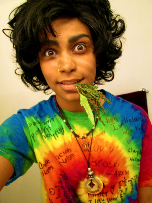 wreckitronnie:QUICK WHILE ITS STILL 420 REBLOG ME HOLDING THIS THING THAT SORTA LOOKS LIKE WEEDCould