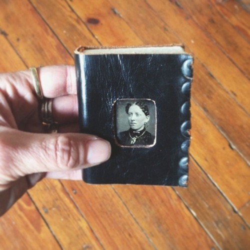instagram:  The Making Of: Bookbinding with @pegandawl  For more from Margaux’s life and works, follow @pegandawl on Instagram.  For Philadelphia artisan Margaux Kent (@pegandawl), her love of bookbinding—and of Instagram—has its roots in journaling.