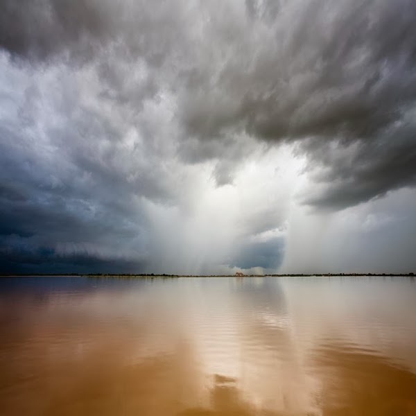 death-by-dior:  staceythinx:  Atmosphere by Andreas Minge  X 