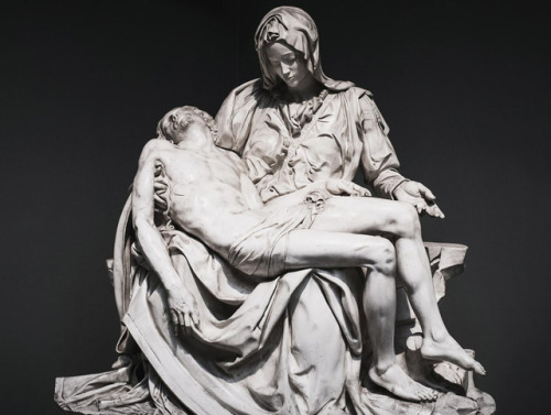  Michelangelo di Lodovico Buonarroti Simoni (1475-1564) Pieta 1498-1499Микеланджело ди Лодовико Бу