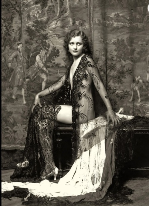 Porn Pics goldenjuniperberry:  Ziegfeld girl http://parisatelier.blogspot.ch/2011/02/ziegfeld-follies.html?m=1