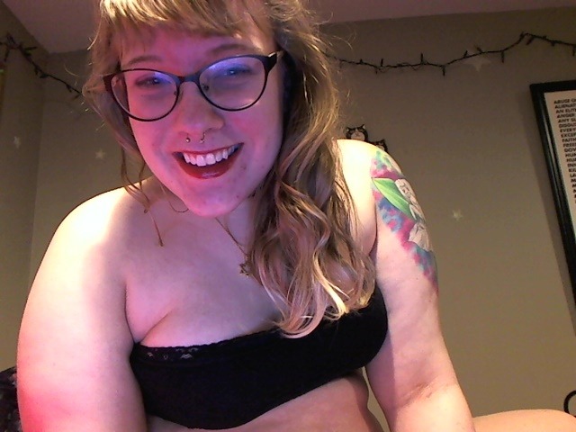 natalie-theprincess:  On Niteflirt right now! Give Me a call loser xx niteflirt.com/NatalieThePrincess