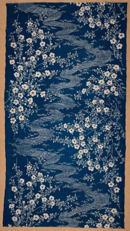 nobrashfestivity:Fragment of cotton, katazome dyed, Japan, late 19th century