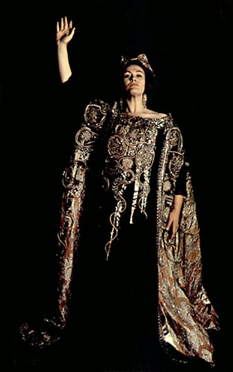 operaqueen: Joan Sutherland