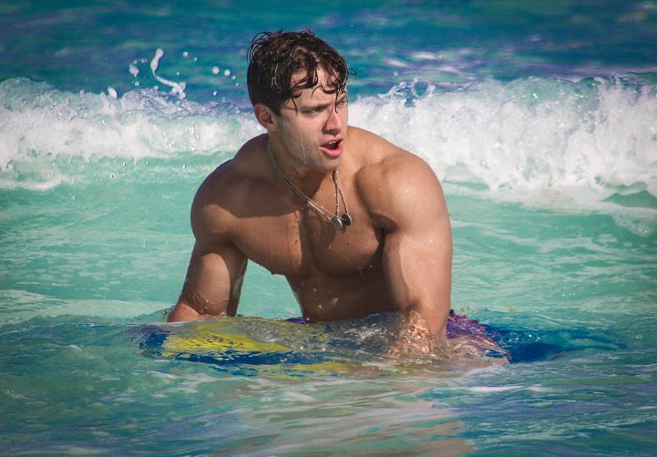 gayguynextdoor2:  dudes-on-demand:  Surfer Candy  What an INSANELY hot boarder …