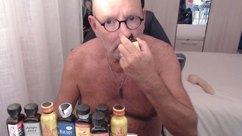 exposedfrenchfaghuffer: I’m a pathetic poppers drooler fag! EXPOSE ME! skype: frenchbearvicxpoppers 
