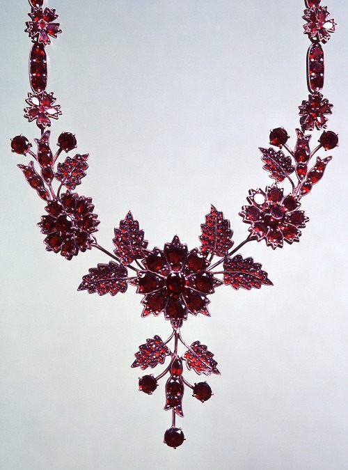 samjohnssonvt:  get-to-know-cz:  Český granát | Bohemian garnet  Bohemian garnet, which can only be found in Bohemia, has always maintained a unique position among other garnet stones due to its unique, fiery red colour and the light refraction. 