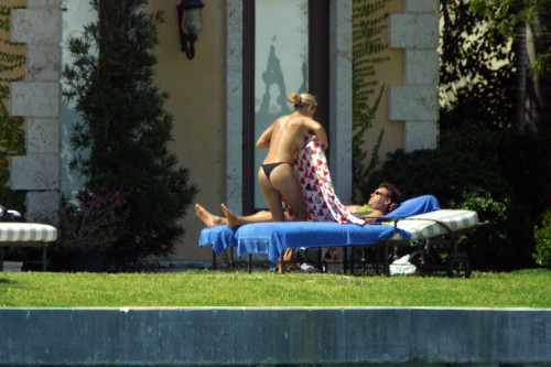 toplessbeachcelebs:  Anna Kournikova (Tennis Player) sunbathing topless in Miami (April 2001) Here’s a Flash From the Past: 19 year old tennis star Anna Kournikova tanning topless! These classic paparazzi photos have just surfaced in high quality (as