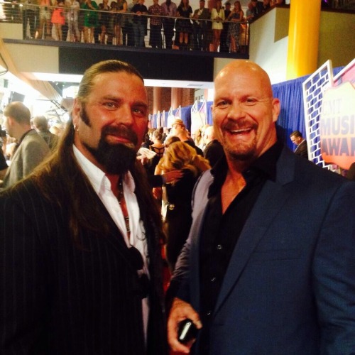 rwfan11:  gradosgirl:  James Storm and Stone Cold at CMT music awards. Shamelessly stolen from James Storm’s twitter.  …love those sexy country boys! :-)