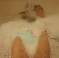 feetfanatic:  Bath Time! 😛