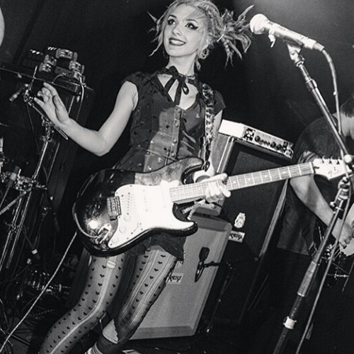 You Need To Know Lauren Tate And Her Band Hands Off Gretel ♥