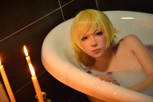 onulohayou:  Oshino Shinobu (Monogatari series) by 妖少 