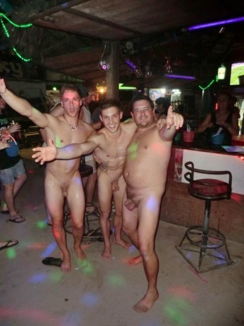 NakedMenInGroups