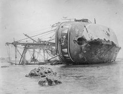 oledavyjones:wrecked unknown ship