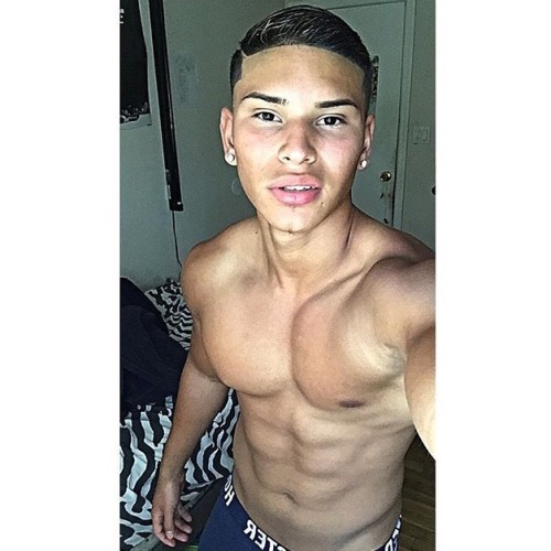 selfiesbystuds:  brandon, 23, new jersey
