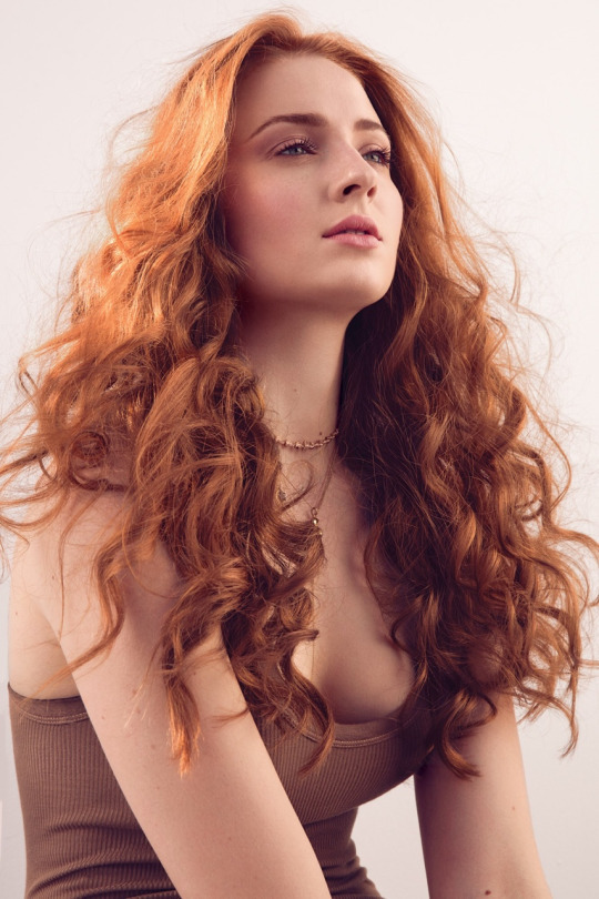 ziomantaz:  The gorgeous Sophie Turner…