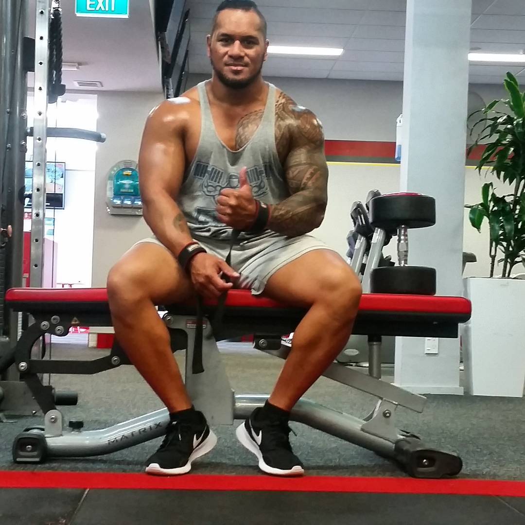 pokiswallower:  Thick tattoed Samoan 😍😍😍
