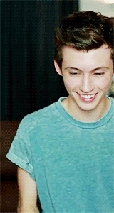 troye-sugg:  (x) 