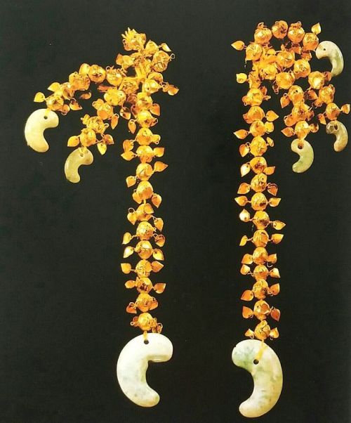 Silla gold pendant, 5th-6th c. Korea