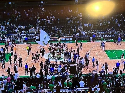 Boston leads 2-1 at the score of 116-100 #nbafinalshttps://www.instagram.com/p/CekdjarL1ec/?igshid