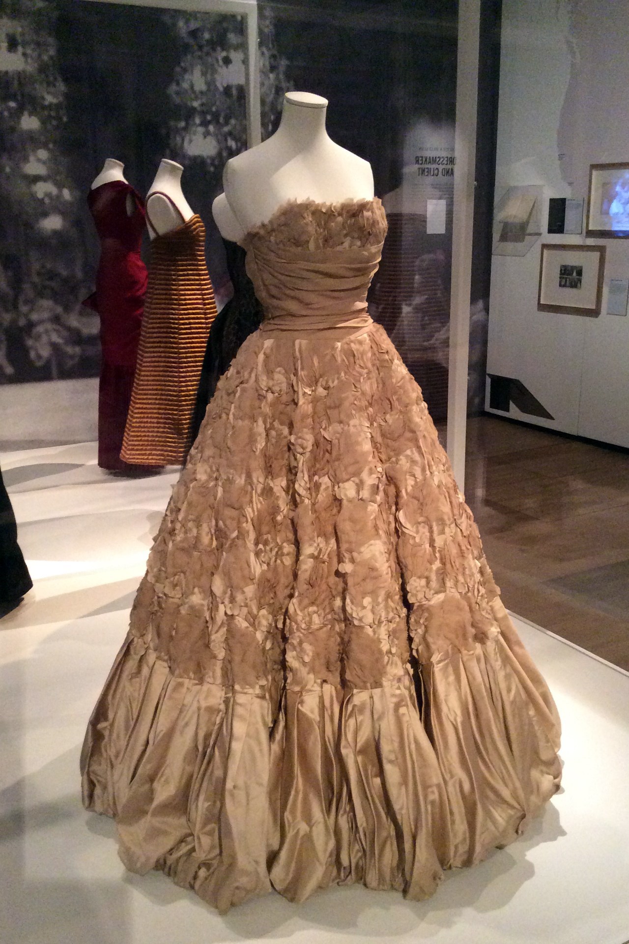 dustjacketattic:  italian fashion exhibit | V&amp;A