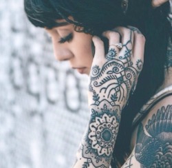 twcagoblin:  Hannah Snowdon. 