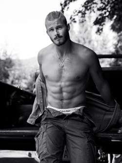 thebeautyofmalebodies:  alexander ludwig