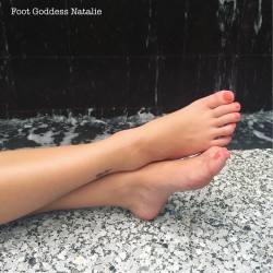 footgoddessnatalie:  Waterfall mist on my feet :-) 🔸www.footgoddessnatalie.com🔸 #foot #footlovers #footmodel #bestfeet #feet #sexyfeet #prettyfeet #womensfeet #femalefeet #toes #rednails #prettytoes #polishednails #legs #footfetishnation #top10feet