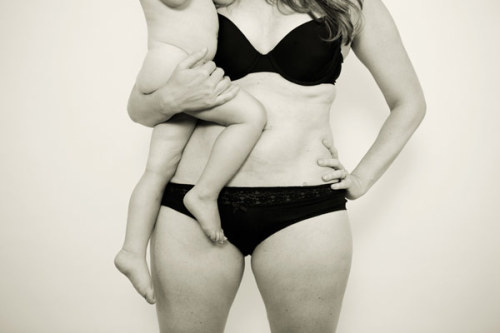 bethanyactually:aspotofgobbeh:“Fed up with the false ideals around post-baby beauty, photograp