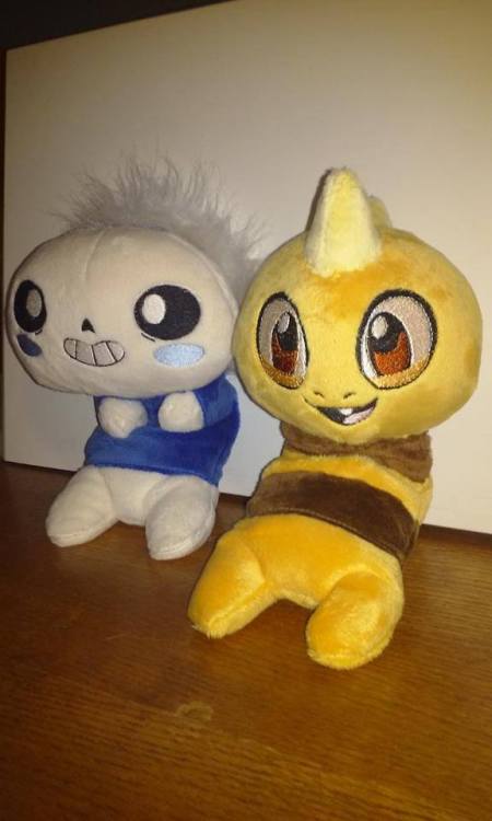 insanebloodygirl:  alldrawnup:  nightelfyda:  And the Undertale plush make an appearance, finished and wips. Also random Foxy  LOOK AT THESE POTATOES  OMG I LOVE THEM LOOK AT THE BABIES. HOLY SHIT. -I gotta get a commission from them-   
