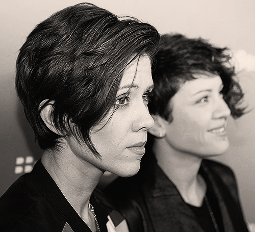 canadianheartthrobs-blog:  Tegan &amp; Sara | BlackBerry Launch Party  o my god 