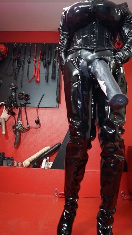 massivewonderlandfire: J’adore me faire ouvrir le cul  …………&h