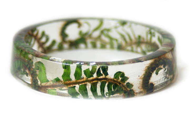mymodernmet:  Handcrafted Jewelry Contains Delicate Pieces of Nature Encased in Resin