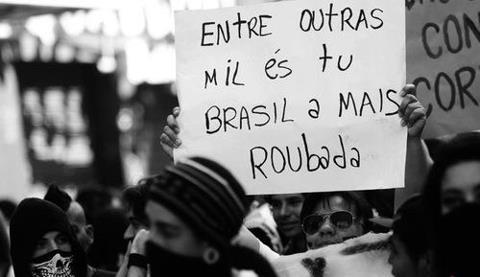 n adianta ficar no tumblr dando uma de revolucionário,sendo que eu podia estar fazendo