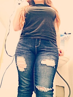 bbykitten:  Ripped jeans !