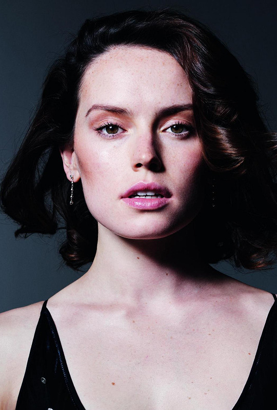 cantinaband:Daisy Ridley | photographed by Liz Collins for Elle’s UK, November 