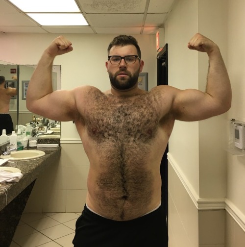 smallcockfitjock: midwesthairmusclebear: Some arms for you guys Sexy as fuck This guy is EVERYTHIN