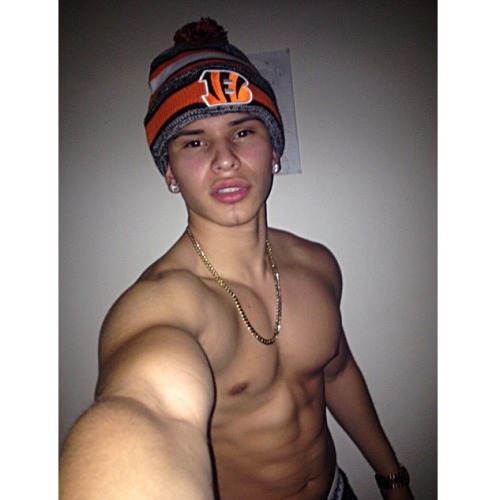selfiesbystuds:  brandon, 23, new jersey