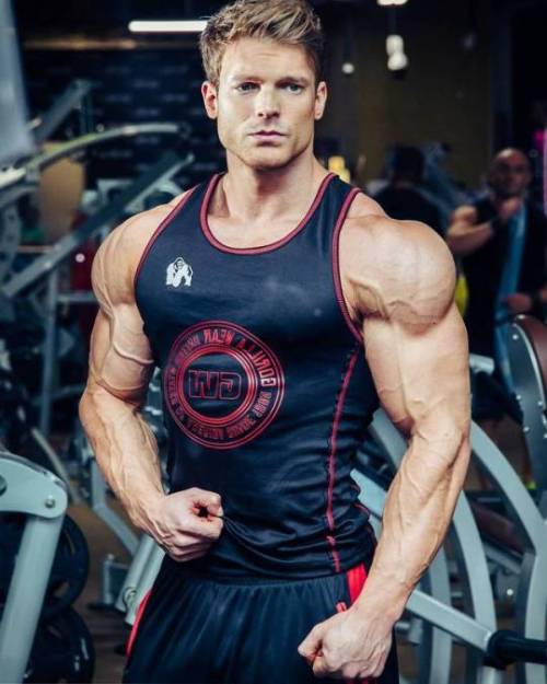 hotmuscularmenblog:  Robin BaloghIG: @robinphysique