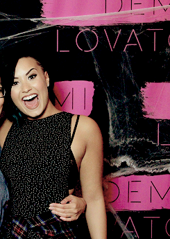 ledger-heath:  Demi Lovato at her meet and greet in Edmonton, Alberta, Canada - October 4, 2014. 