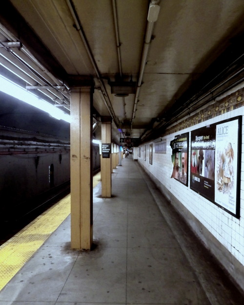wanderingnewyork:  The Vernon Boulevard-Jackson Avenue Station on the No. 7 Line.@nytransitmuseum